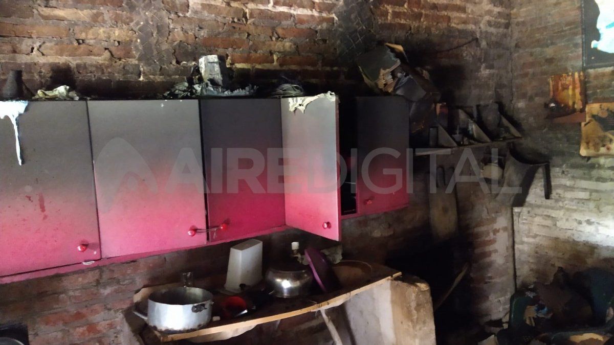 Las llamas tomaron todas las habitaciones de la casa.