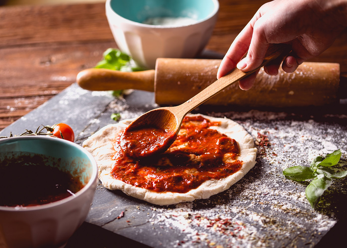 La salsa es uno de los ingredientes principales de la pizza, y su receta es muy sencilla. La salsa es uno de los ingredientes principales de la pizza, y su receta es muy sencilla. 