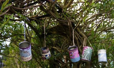 Las latas de aluminio protegen tu jardín y mejoran la energía. Las latas de aluminio protegen tu jardín y mejoran la energía.