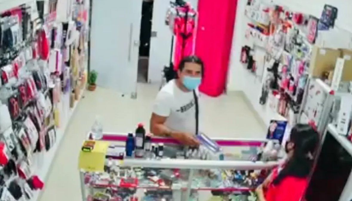 Entró a un sex shop