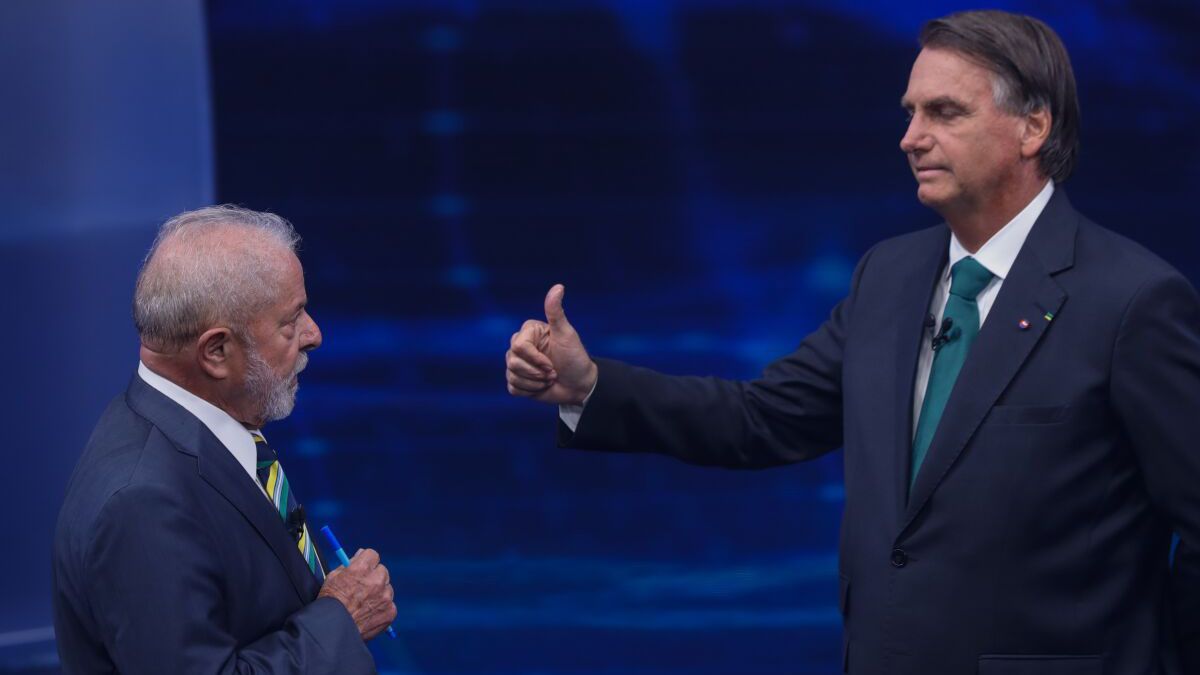 La ventaja de Luiz Inácio Lula da Silva sobre el presidente Jair Bolsonaro se amplió ligeramente a seis puntos porcentuales, a menos de una semana de la segunda vuelta en Brasil.