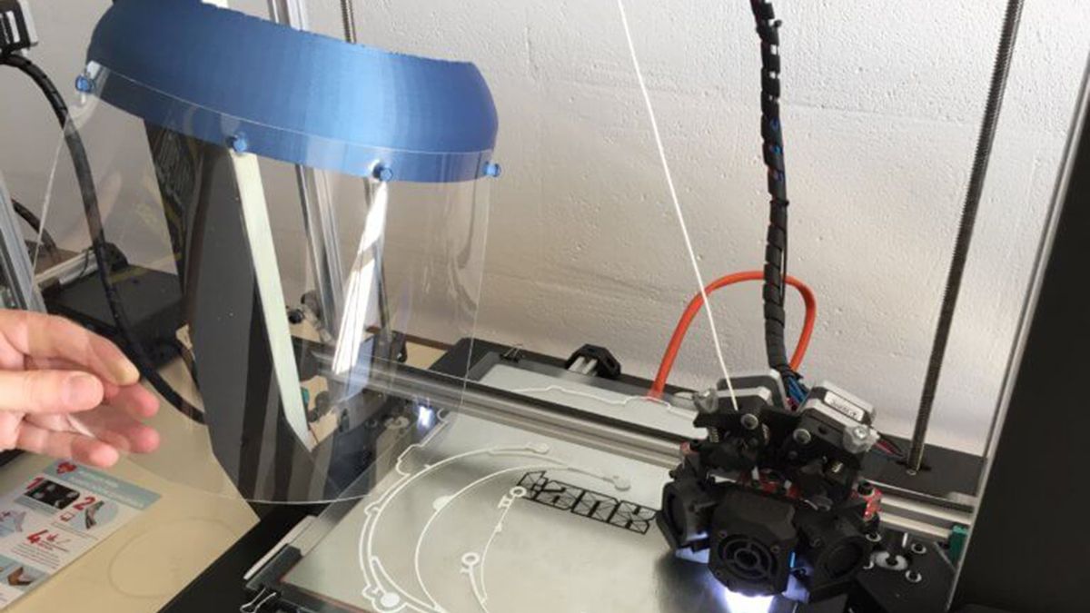 Con impresoras 3D, alumnos de Diseño Industrial de la UCSF fabrican protectores faciales