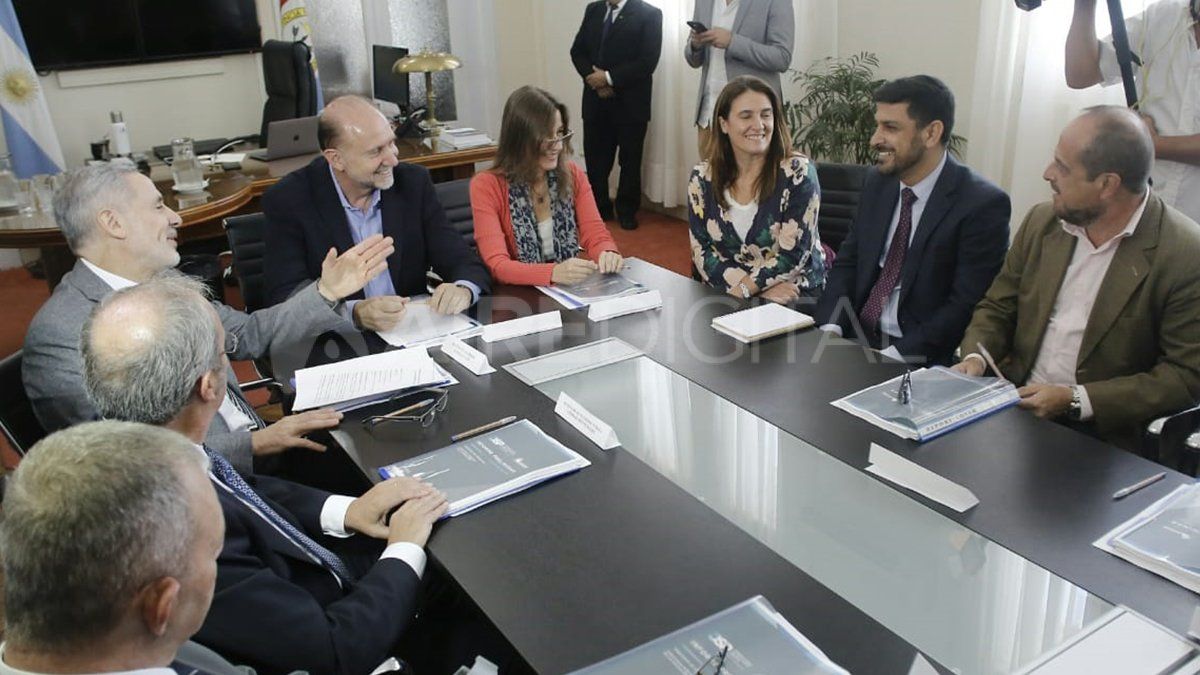 El encuentro dur&oacute; alrededor de 40 minutos y se llev&oacute; a cabo en el despacho del ministro.&nbsp;