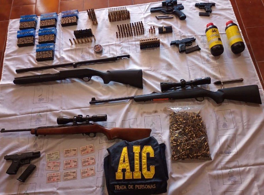 En un allanamiento en Granadero Baigorria secuestraron ocho armas de fuego.