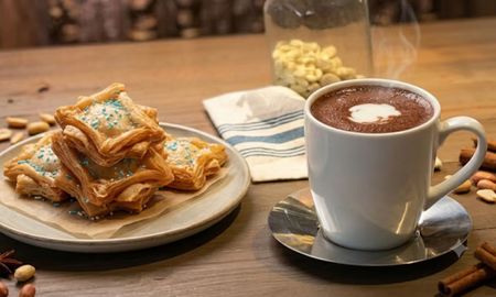 El concurso de pastelitos artesanales reúne a los gastronómicos más destacados de la zona para premiar el mejor hojaldre de la jornada.