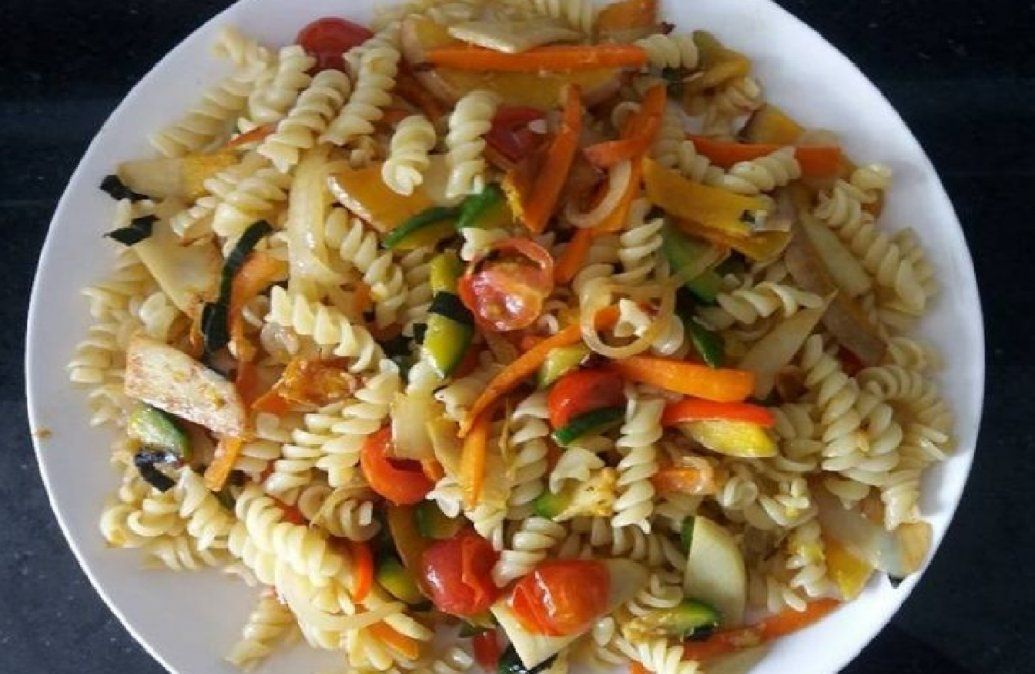 Pasta seca con verduras salteadas