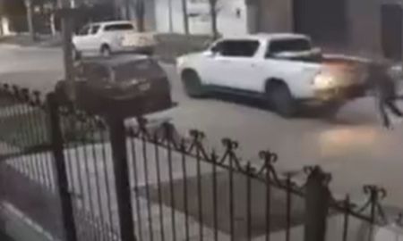 El robo de la camioneta quedó registrado por cámaras de seguridad. El robo de la camioneta quedó registrado por cámaras de seguridad.