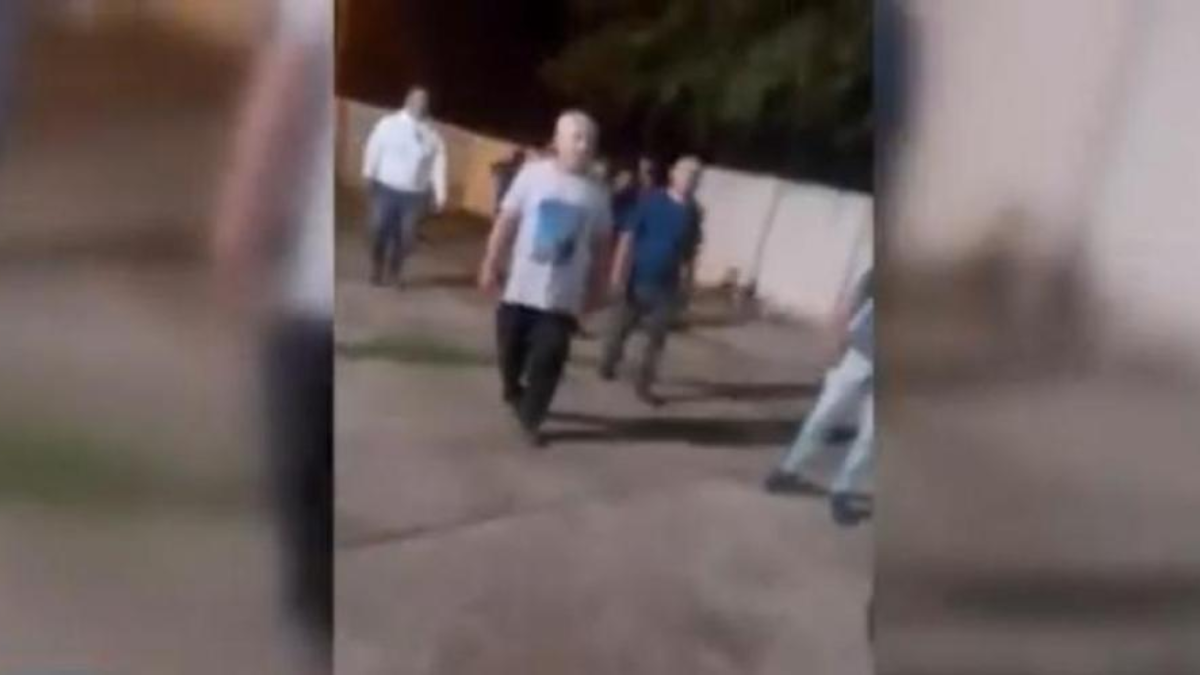 Escándalo en un templo evangélico: dos pastores se agarraron a palazos frente a los fieles