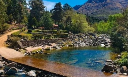 Escapada a una pequeña villa de Córdoba a los pies del cerro Champaquí. Escapada a una pequeña villa de Córdoba a los pies del cerro Champaquí.