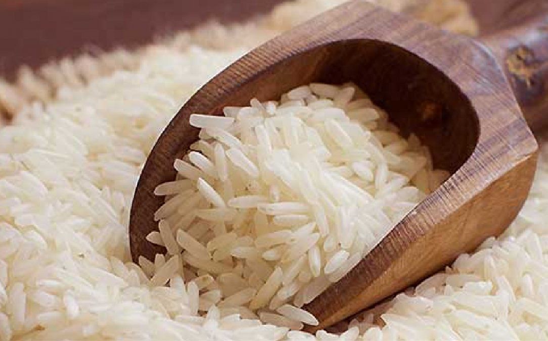 Lavar el arroz en abundante agua antes de ponerlo al fuego