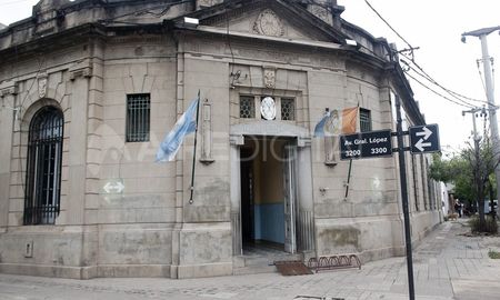 Los agentes cometieron el hecho cuando estaban de turno en la Comisaría del barrio Sur de Santa Fe. Los agentes cometieron el hecho cuando estaban de turno en la Comisaría del barrio Sur de Santa Fe.