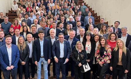 Este martes, en la UNL, se llevó a cabo un encuentro de diferentes sectores de la oposición que buscan generar un frente no peronista para las elecciones de 2023. Este martes, en la UNL, se llevó a cabo un encuentro de diferentes sectores de la oposición que buscan generar un frente no peronista para las elecciones de 2023.