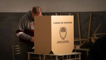 Elecciones en Santa Fe: cómo postularse para ser autoridad de mesa y ganar hasta 85 mil pesos