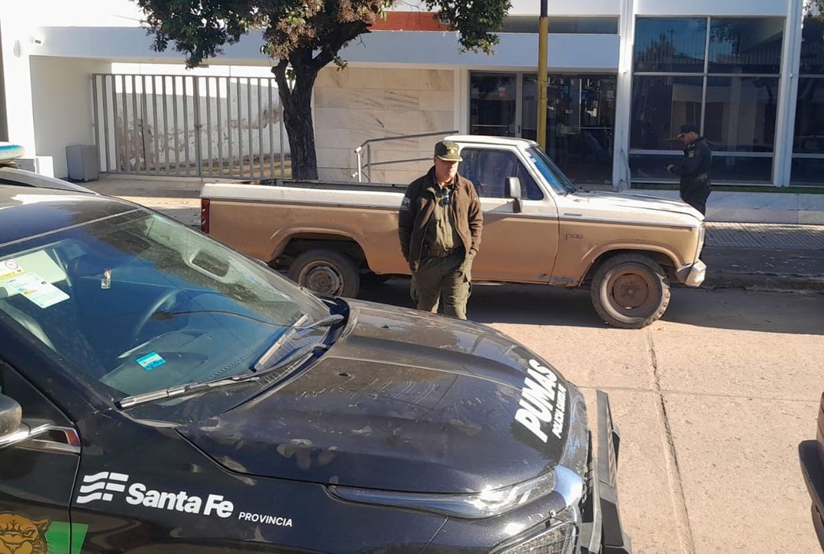 Durante los controles se secuestraron más de 550 kilos de carne y embutidos, panes de material estupefaciente y un arma de fuego. Interviene la división Microtráfico de la PDI por orden judicial. Durante los controles se secuestraron más de 550 kilos de carne y embutidos, panes de material estupefaciente y un arma de fuego. Interviene la división Microtráfico de la PDI por orden judicial.