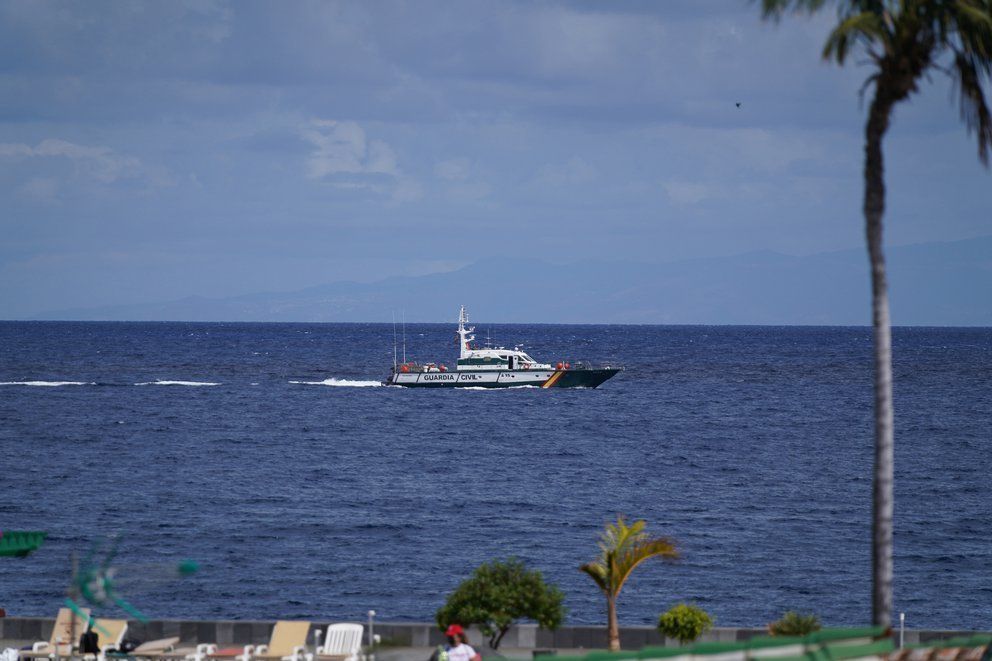 Efectivos policiales durante la búsqueda de Tomás Gimeno y sus hijas en Santa Cruz de Tenerife, Islas Canarias (Europa Press)