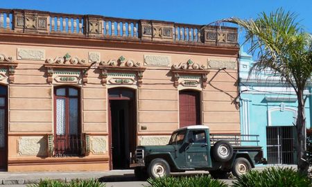 El proyecto de recuperación de fachadas históricas transformó al centro de Aiguá en un museo a cielo abierto, resaltando estilos arquitectónicos de finales del siglo XIX.