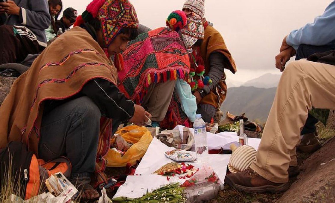 Día de la Pachamama: ofrendas, sahumados y rituales