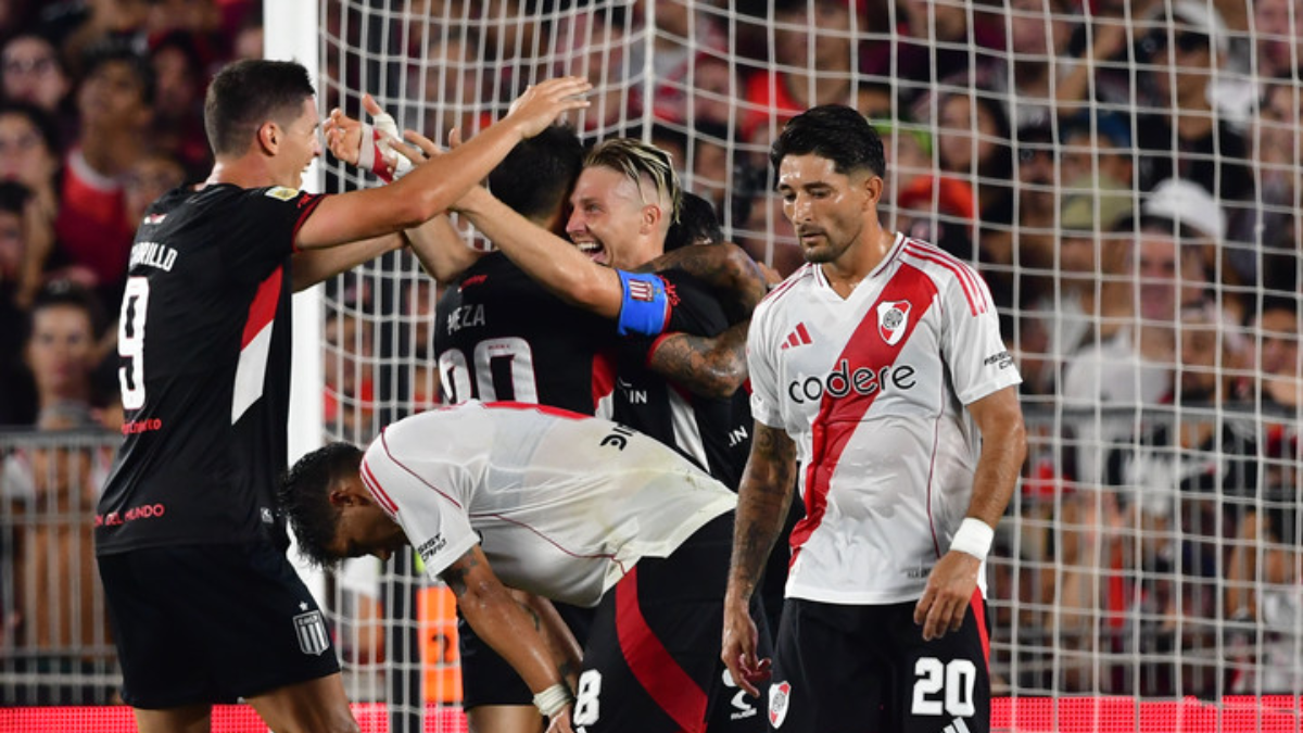 Estudiantes venció a River y es líder de la Zona A junto a Independiente y Tigre. Estudiantes venció a River y es líder de la Zona A junto a Independiente y Tigre.