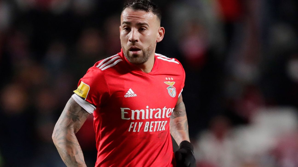 Nicolás Otamendi juega en el Benfica, en Portugal.