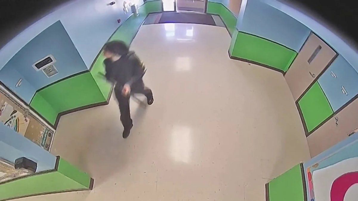 Se reveló un video que muestra la falta de respuesta de la policía en la masacre de Uvalde