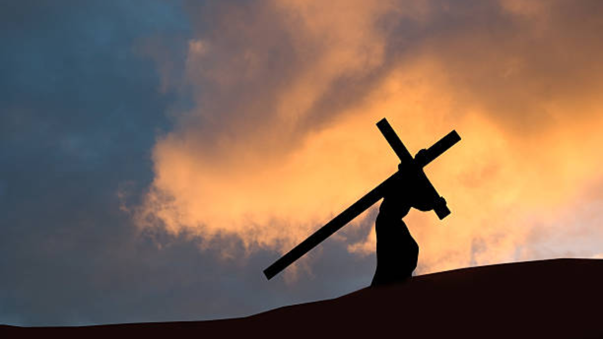 Viernes Santo: Reflexionando sobre el amor y sacrificio de Jesús en la cruz por nuestra redención.