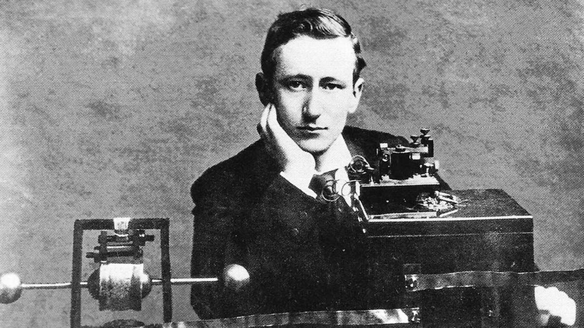 Enrique Susini fue el primero en tomar el micrófono y locutar la primera transmisión de radio en Argentina en 1920.