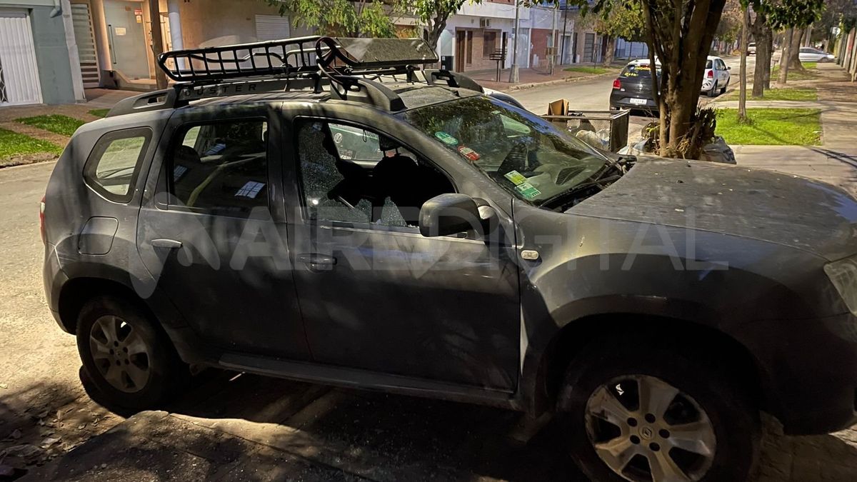 Los atacantes fueron descubiertos e increpados por un vecino del dueño de la camioneta. Los atacantes fueron descubiertos e increpados por un vecino del dueño de la camioneta.