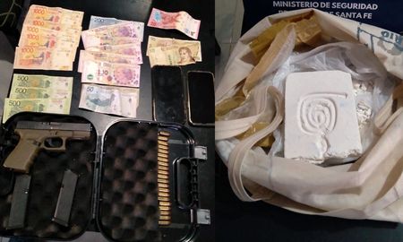 En un domicilio de la zona sur se secuestraron armas, chalecos antibalas, dinero en dólares, en pesos y en reales, y un ladrillo de cocaína. En un domicilio de la zona sur se secuestraron armas, chalecos antibalas, dinero en dólares, en pesos y en reales, y un ladrillo de cocaína.