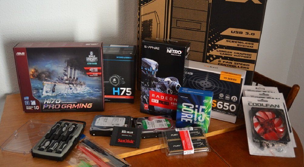 Existen infinidades de componentes con siglas, números, nombres y agregados, siempre dependiendo del uso que le queramos dar a nuestra PC.