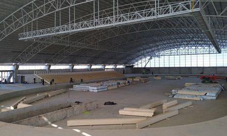 Ya comenzaron las tareas de montaje de la pista profesional de madera, homologada por la Unión Ciclista Internacional (UCI). Ya comenzaron las tareas de montaje de la pista profesional de madera, homologada por la Unión Ciclista Internacional (UCI).