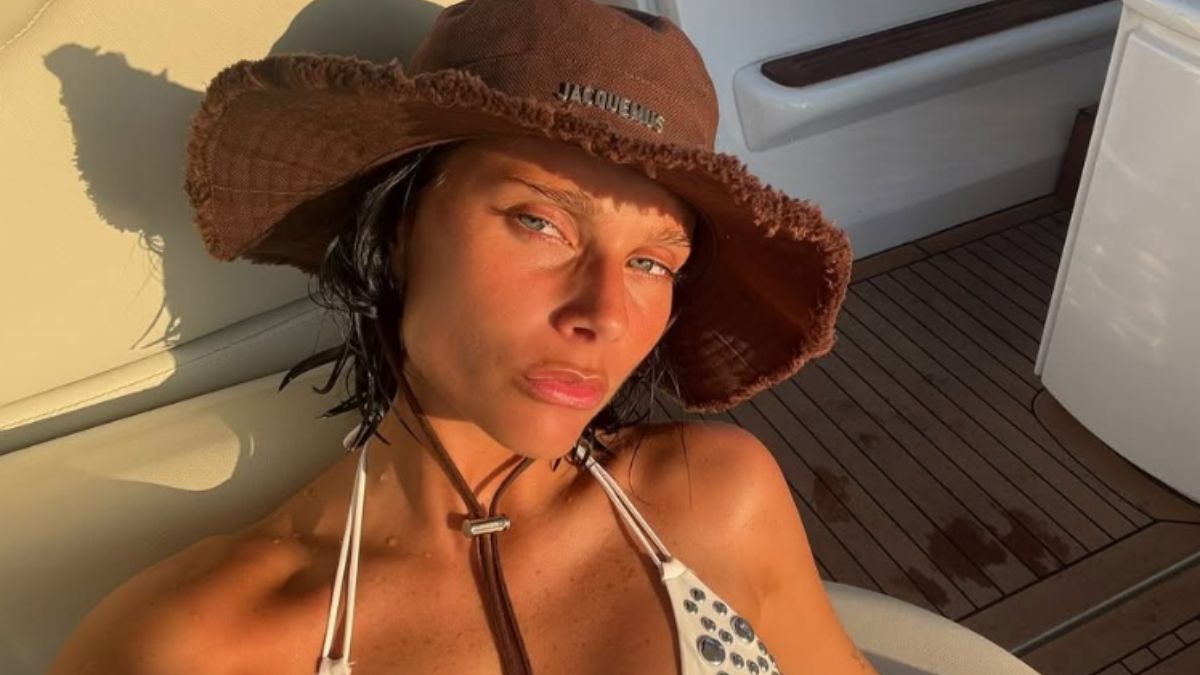 Valentina Zenere sorprendió con un look que recordó a Pamela Anderson.