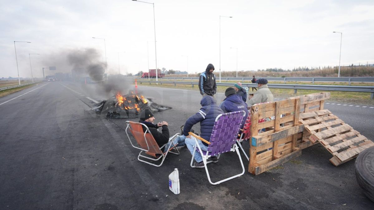 La protesta de los transportistas por la crítica falta de gasoil comenzó hace tres días.