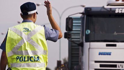 Carnaval en la ruta: qué documentación y elementos de seguridad son obligatorios para circular en Argentina
