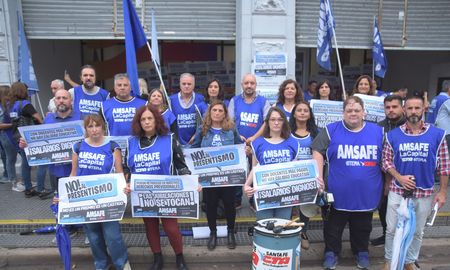Amsafé Provincial confirmó que se sumarán al paro nacional docente convocado por la Confederación de Trabajadores de la Educación de la República Argentina (Ctera). Lo propio hizo Sadop. Amsafé Provincial confirmó que se sumarán al paro nacional docente convocado por la Confederación de Trabajadores de la Educación de la República Argentina (Ctera). Lo propio hizo Sadop.