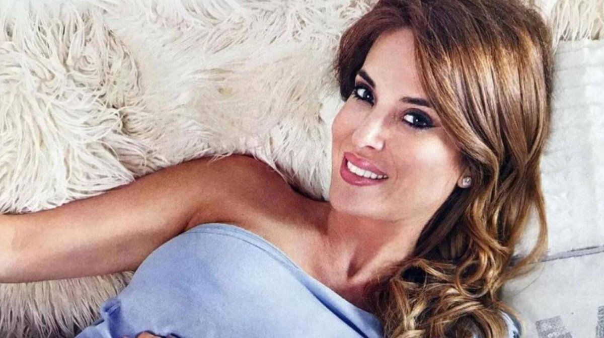 Jesica Cirio se luce como conductora de La pe&ntilde;a de Morfi.