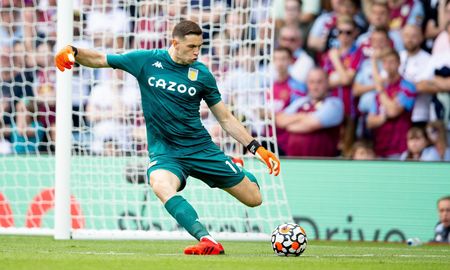 liverpool visita al aston villa de damian emiliano martinez en un partido clave de la premier league liverpool visita al aston villa de damian emiliano martinez en un partido clave de la premier league