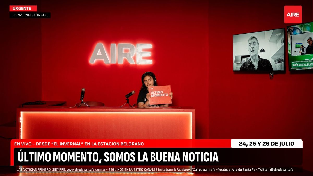 La gran comunidad de AIRE se sentó a la mesa de conductores y posó frente a las cámaras para vivir la experiencia del multimedios.