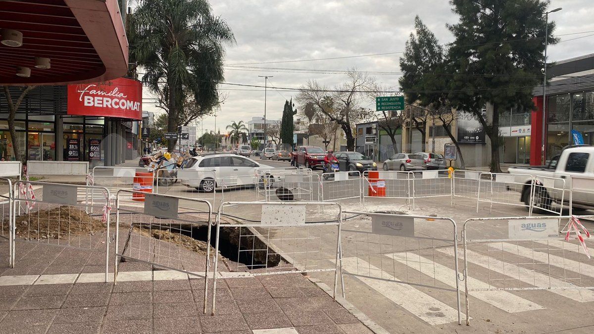 El tránsito está reducido y está habilitado un solo carril de la avenida mano hacia el sur.