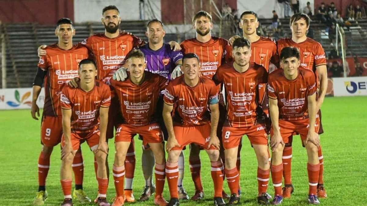 Ferro venció a 9 de Julio y es líder