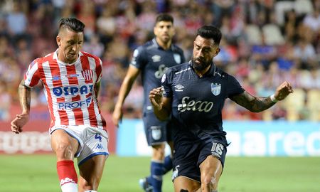 jugadores de union decepcionados por la derrota ante atletico tucuman jugadores de union decepcionados por la derrota ante atletico tucuman