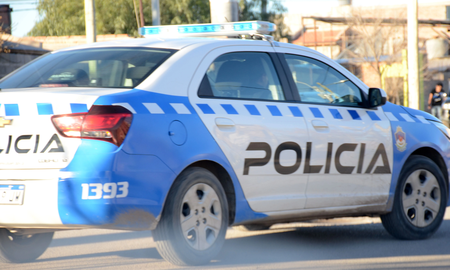 Neuquén: escapaba de la policía, se cayó y se clavó una reja en la cabeza Neuquén: escapaba de la policía, se cayó y se clavó una reja en la cabeza
