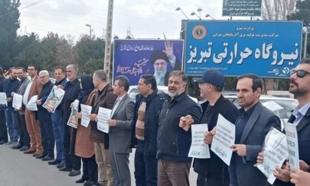 La Guardia Revolucionaria de Irán asegura que el presidente de Estados Unidos, Donald Trump se enfrenta a una elección determinante entre ejecutar una operación militar “imposible” o alcanzar un “mal acuerdo” con la República Islámica. La Guardia Revolucionaria de Irán asegura que el presidente de Estados Unidos, Donald Trump se enfrenta a una elección determinante entre ejecutar una operación militar “imposible” o alcanzar un “mal acuerdo” con la República Islámica.