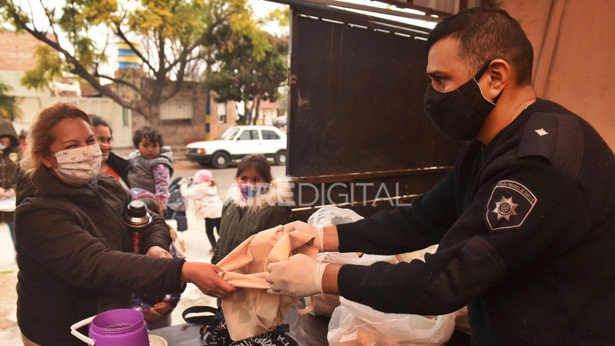 Ismael pide colaboración para poder seguir con su cruzada solidaria:&nbsp;Ahora por la pandemia estoy desbordado. Mis adicionales ya no alcanzan para darle de comer a tantas personas