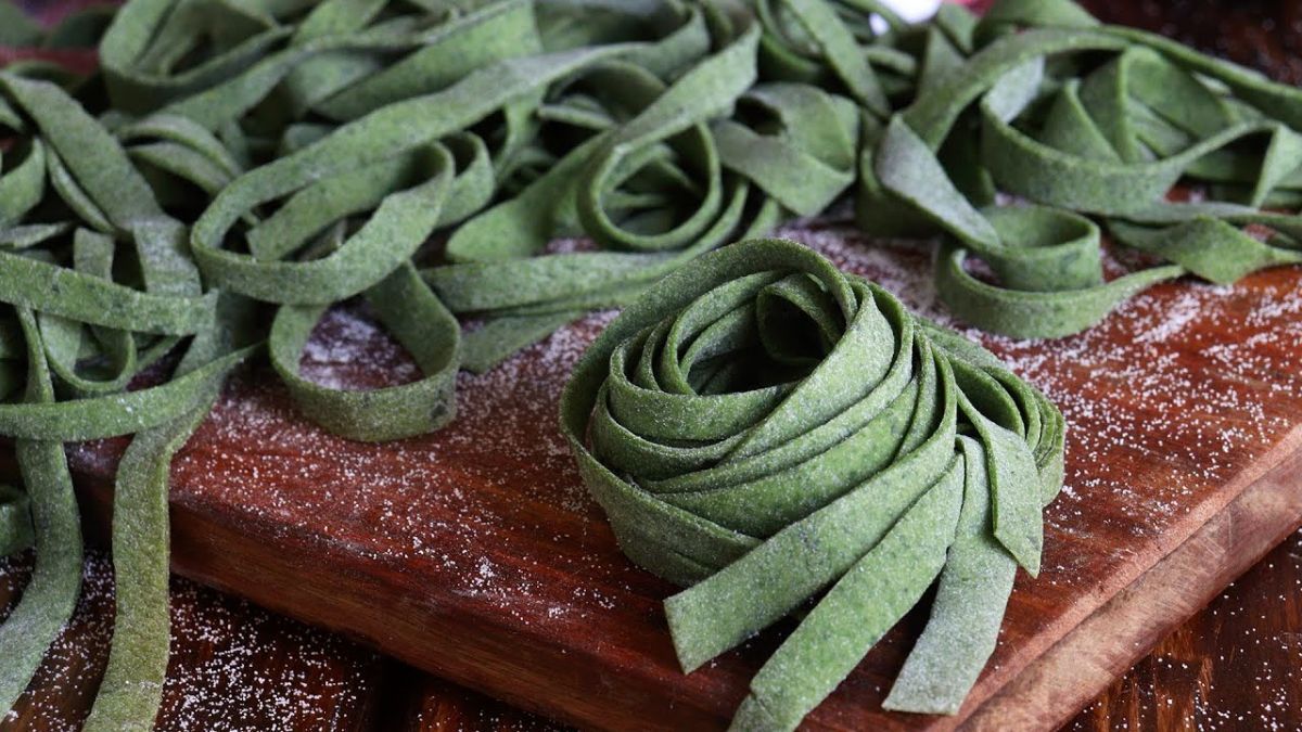Todos los detalles para hacer tallarines de espinaca con la receta de Guillermo Calabrese.