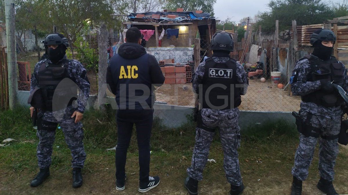 El lugar donde fue el allanamiento se encuentra muy próximo a la defensa de Colastiné.&nbsp;