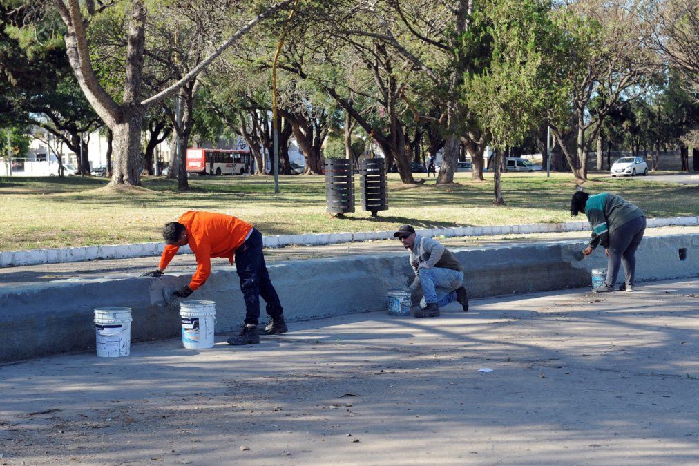 Ya se realizaron las tareas de mantenimiento de los piletones de los parques del Sur y Garay.