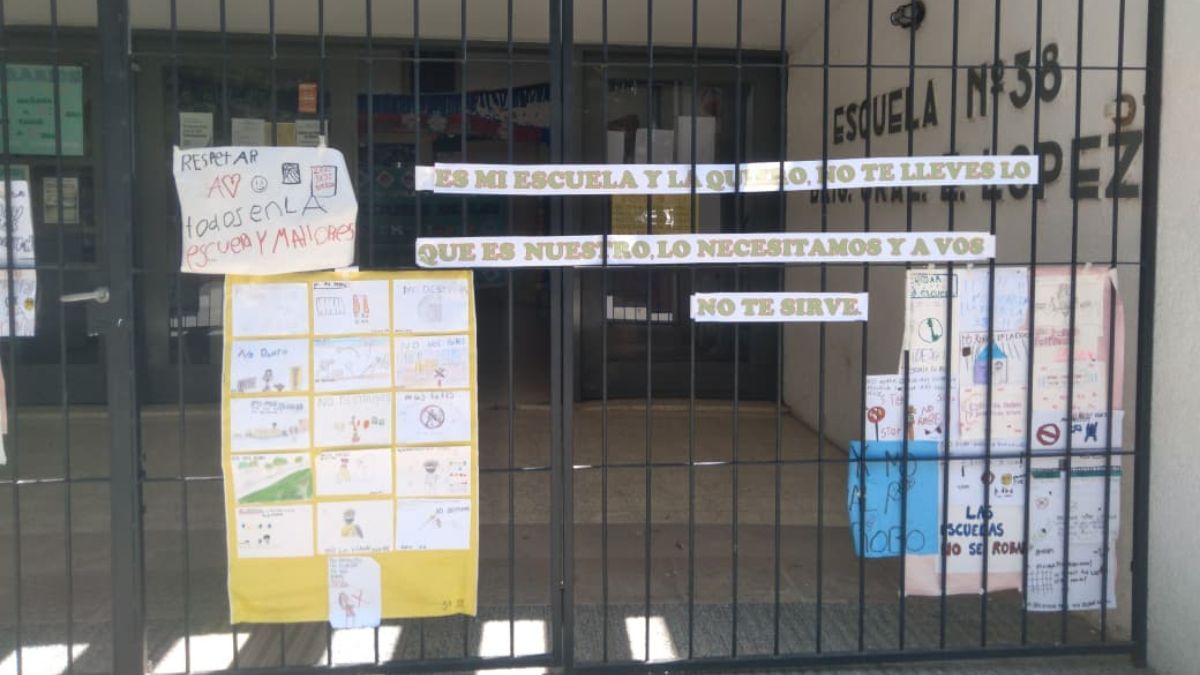El reclamo de los alumnos ocurre apenas horas después del último hecho delictivo, registrado este miércoles a las 2:15 de la madrugada. El reclamo de los alumnos ocurre apenas horas después del último hecho delictivo, registrado este miércoles a las 2:15 de la madrugada.