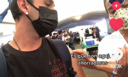 Video viral: en México un joven fue a inocularse y no le dieron la dosis completa porque eran agujas ahorradoras. Video viral: en México un joven fue a inocularse y no le dieron la dosis completa porque eran agujas ahorradoras.