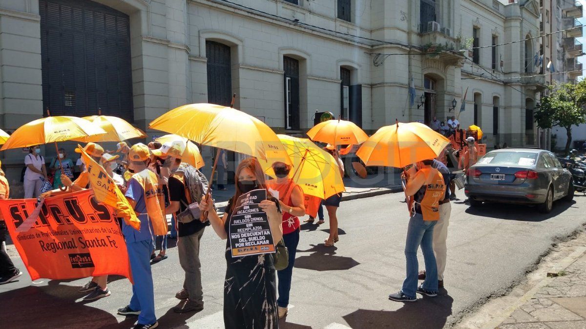 "Pedimos ser recibidos por el gobernador Omar Perotti. Necesitamos que además de devolver lo que nos han descontado, se resuelvan los enormes problemas que tiene el sistema de salud que venimos denunciando hace mucho tiempo", planteó Diego Ainsuain, titular de SiPrUS.