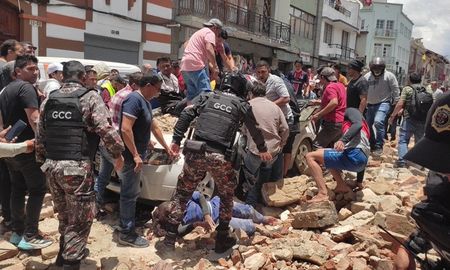 un terremoto de magnitud 6,5 sacudio ecuador: al menos 13 muertos y mas de 380 heridos un terremoto de magnitud 6,5 sacudio ecuador: al menos 13 muertos y mas de 380 heridos